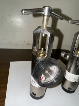 21025 Allied Healthcare B&f Medical 21017 Qty 2 Oxygen Regulators And 3000 Psi #2