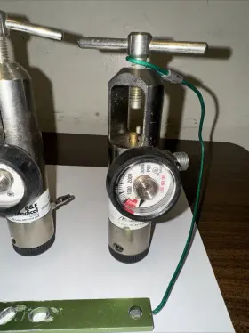 21025 Allied Healthcare B&f Medical 21017 Qty 2 Oxygen Regulators And 3000 Psi #3