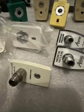 3153 Amvex Lot Of Medical Vacuum Y-block Adapters And Quick Connect Couplers #2