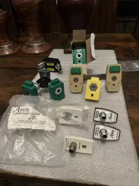 3153 Amvex Lot Of Medical Vacuum Y-block Adapters And Quick Connect Couplers