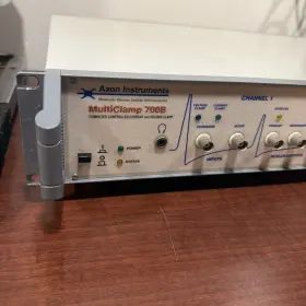 700b Axon Instruments Multiclamp