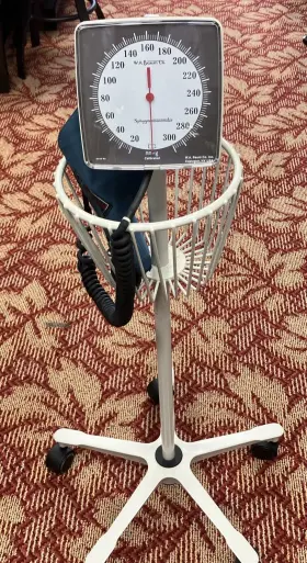 Baumanometer 700358303869 Baum Roll-by Aneroid Sphygmomanometer Open Box