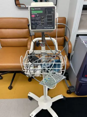 506dxnt2 Criticare Model Hr Sp02 And Bp Monitor With Record Strip