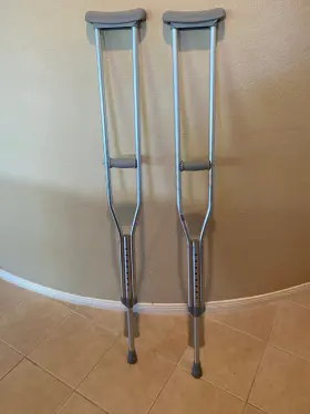 721-780 Iesp Aluminum Crutches Adjustable Regular Adult 5 2 Inch To 10 Capacity 300 Lb