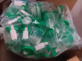 8889207026 Kendall New Case Of 100 Specimen Container With Green Lid And Label 4oz