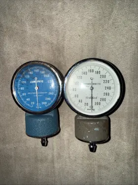 604382 Lumisphyg Certified Sphygmomanometer Lot - Blood Pressure Gauge Of 2