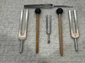 384-g Medivibe & Kitching Unbranded 1 And 2 Tuning Forks Tipped Mallets