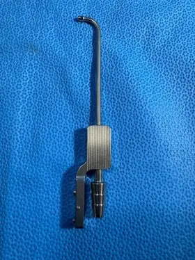 9733451 Medtronic Curved Suction