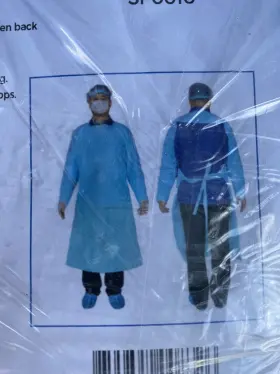 Sp0010 Secure Personal Care Products 10 Pk Non-surgical Polyethylene Isolation Gown Aami Level 2 Barrier Protection