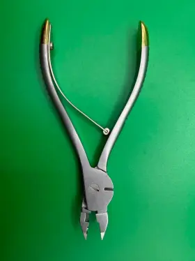 391.965 Synthes Combination Bending/cutting Pliers