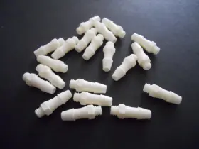 K240-1 Value Plastics Lot Of 20 White Nylon Fittings 10-32 Unf To 5/32 Inch Barb P/n