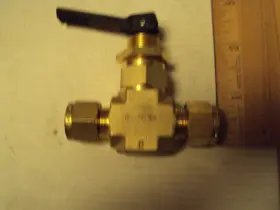 B-1gs6 Whitey Brass Toggle Valve With 3/8 Swagelok Compression Fittings In-out