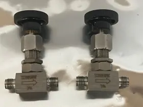 Ss-2rs4 Whitey Stainless Steel Manual Valve 1/4 Inch Compression Lot Of 2 #2