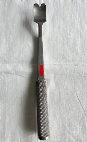 3601-01 Zimmer Yund Ligamentum Teres Knife / Acetabular Skid