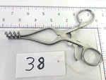 V. Mueller SU3110 Retractor Weitlaner 3X4 Sharpprong 5 1/2" (14CM). Fixed Price $19.99.