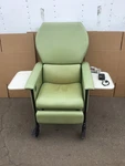 Medcor MX1270857 5984 Dialysis Recliner Chair Bed Heat/ Vibration Green W/adapt. Fixed Price $687.95.
