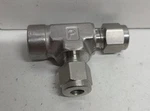 New No Box! Parker 1/4" Tube Fnpt Run Tee 4FRT4N-316. Fixed Price $49.95.